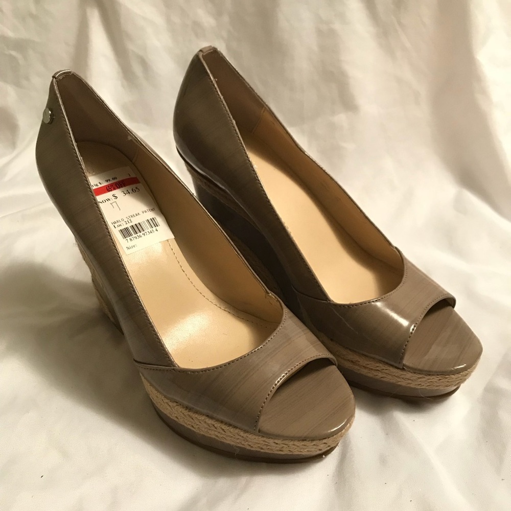 Cavil Klein Wedges size 7